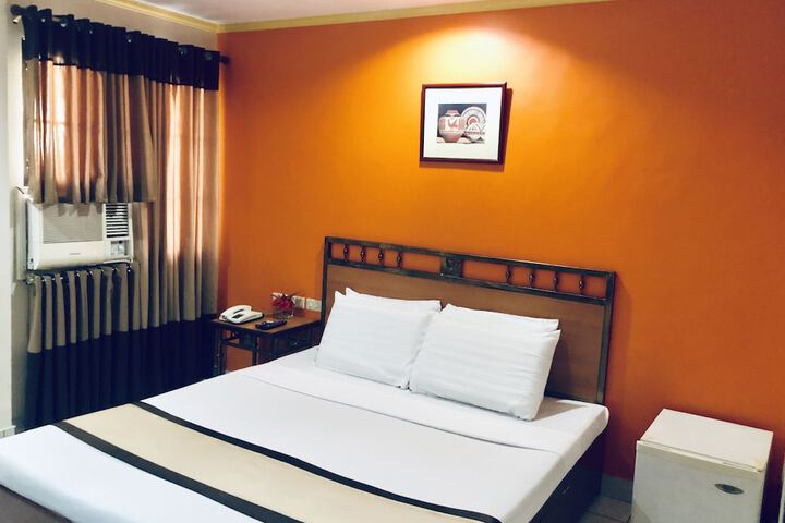 Room 25 of 69