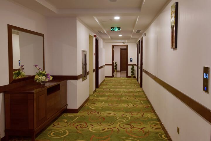 Ballroom/Hall 30 of 39
