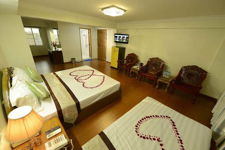 Room 10 of 34