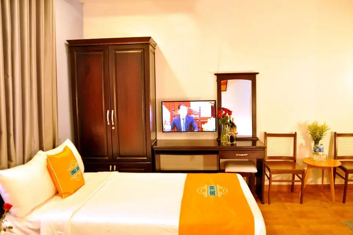 Room 4 of 20