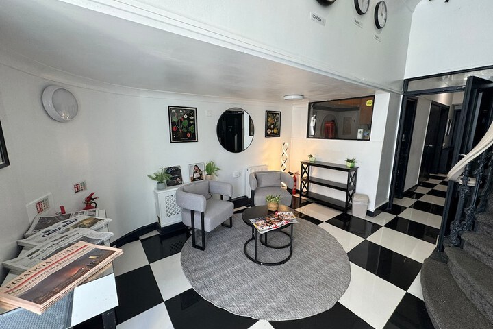 Guest Lobby