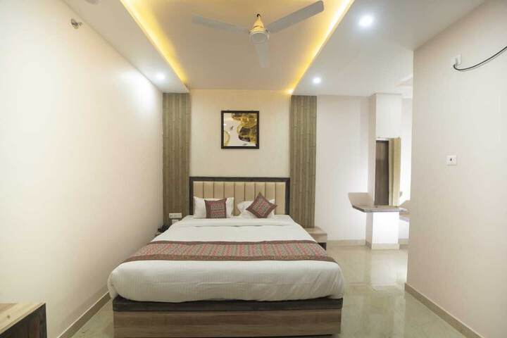 Room 12 of 38