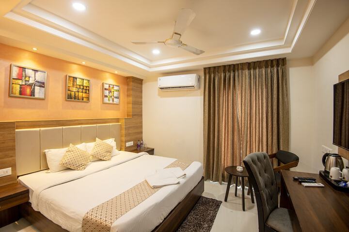 Room 7 of 28