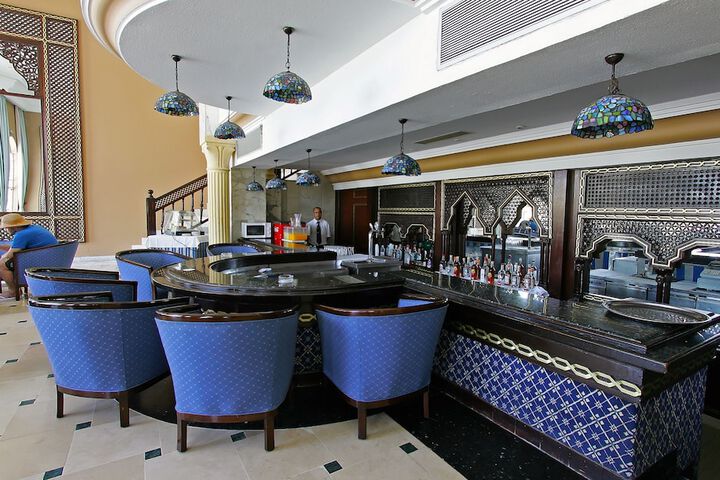 Lounge 56 of 67