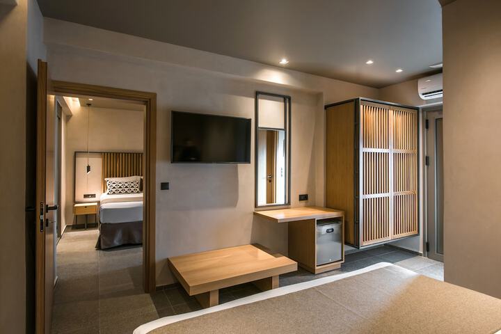 Room 7 of 65