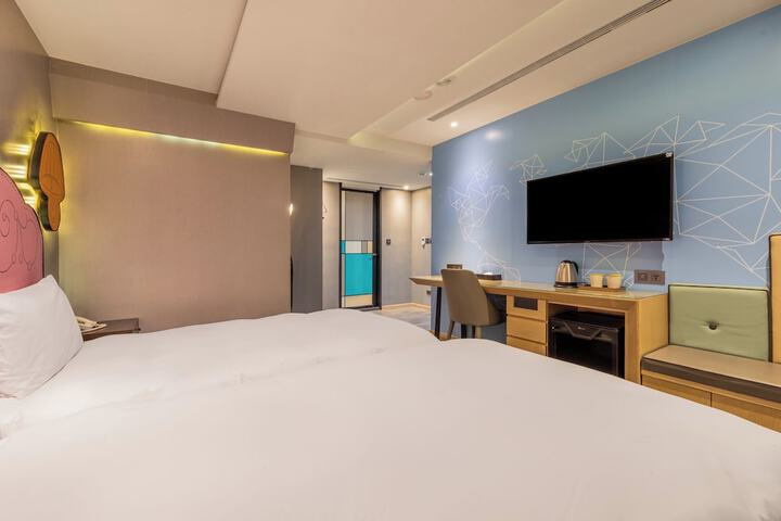 Room 25 of 103
