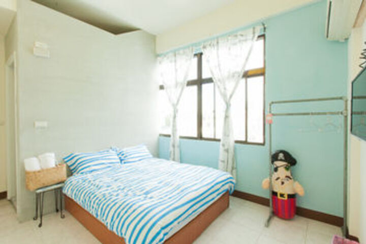 Room 14 of 18