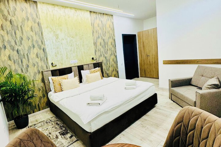 Room 9 of 36