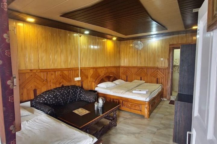 Room 7 of 11