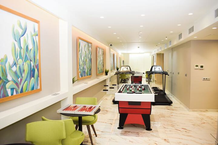 Lounge 66 of 74
