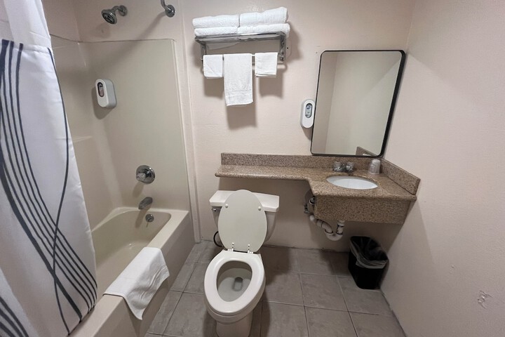 Room 9 of 11