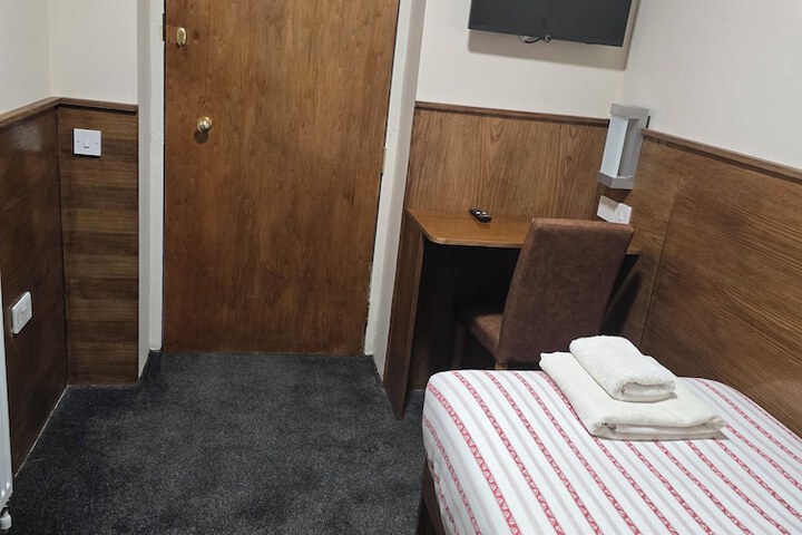 Room 9 of 23