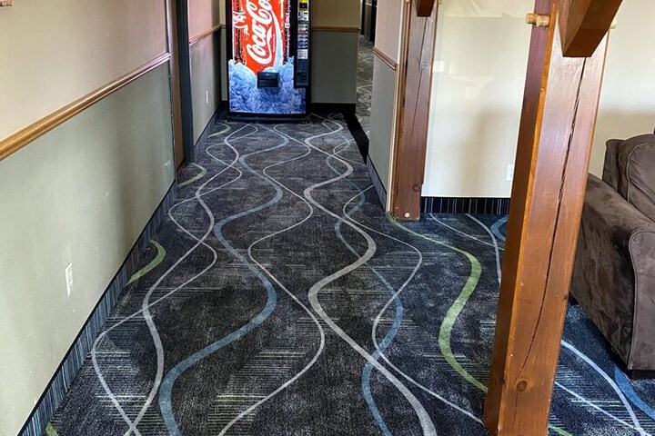 Ballroom/Hall 33 of 45