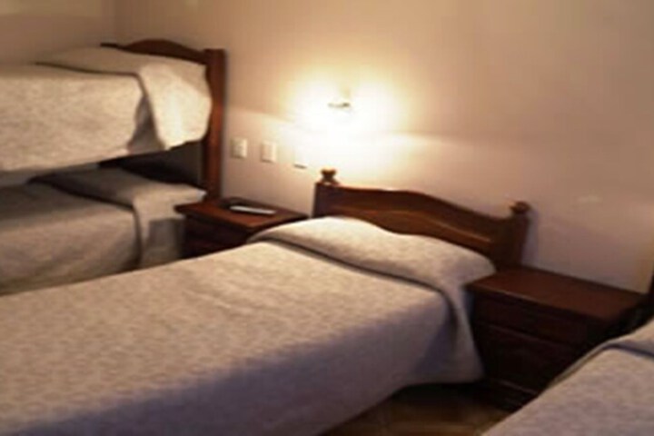 Room 5 of 10