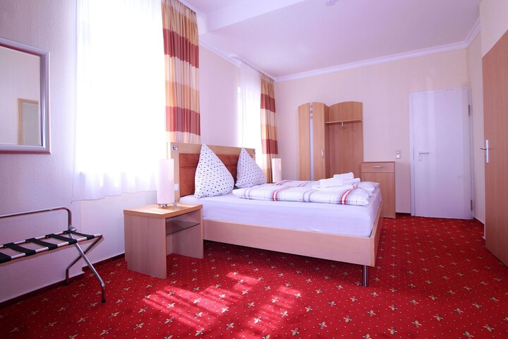 Room 13 of 42