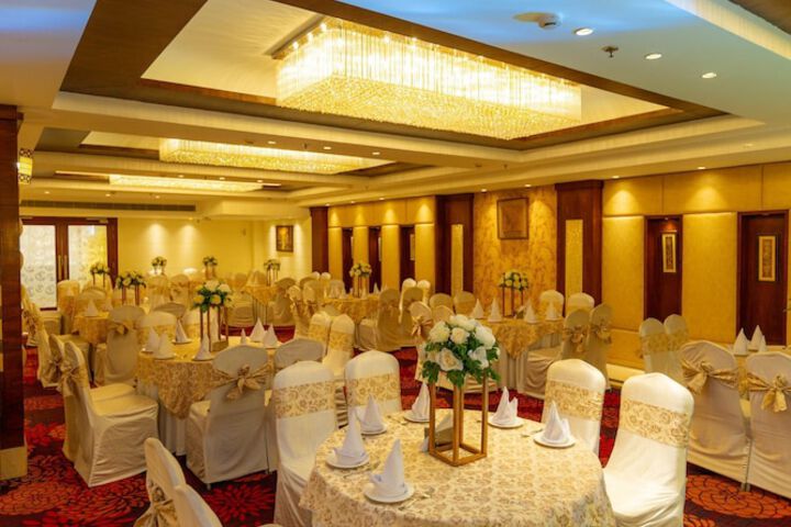 Ballroom/Hall 51 of 74