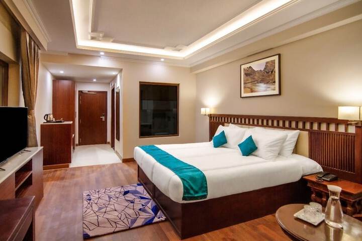 Room 4 of 9
