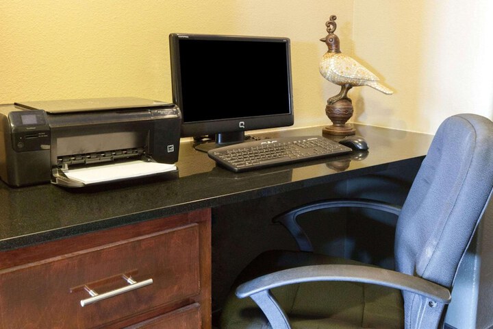 Business Center 6 of 7