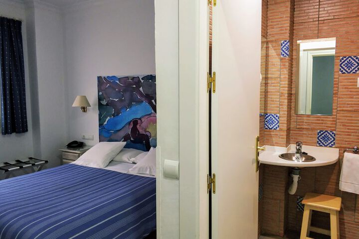 Room 17 of 48