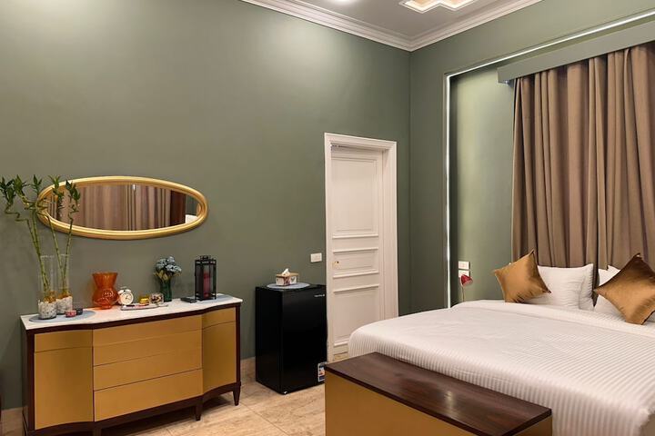 Room 4 of 68