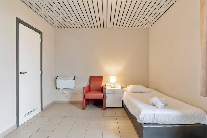 Room 9 of 61