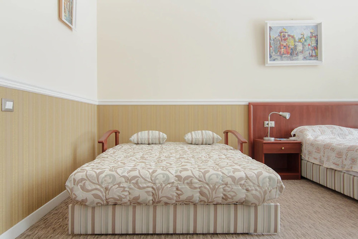 Room 5 of 8