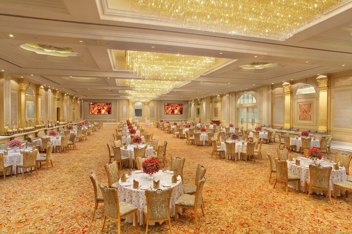 Ballroom/Hall 52 of 71
