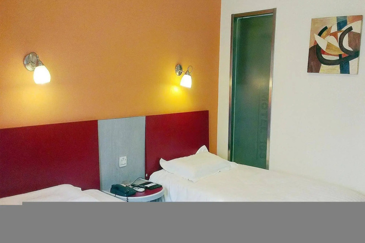 Room 3 of 10