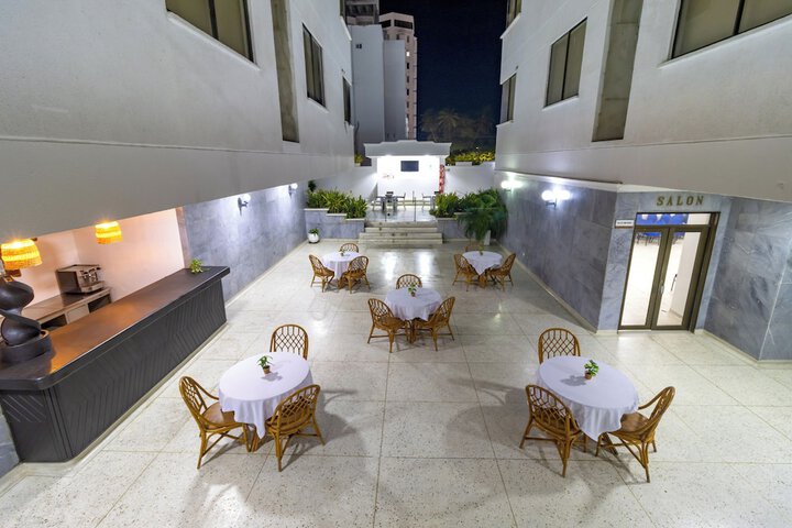 Dining 54 of 55