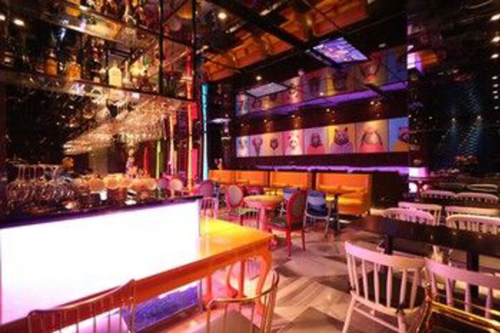 Lounge 89 of 96