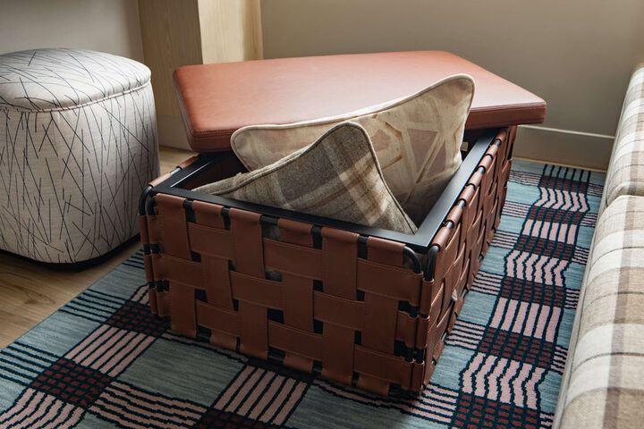 Compact 1 Queen Room (2 of 26)