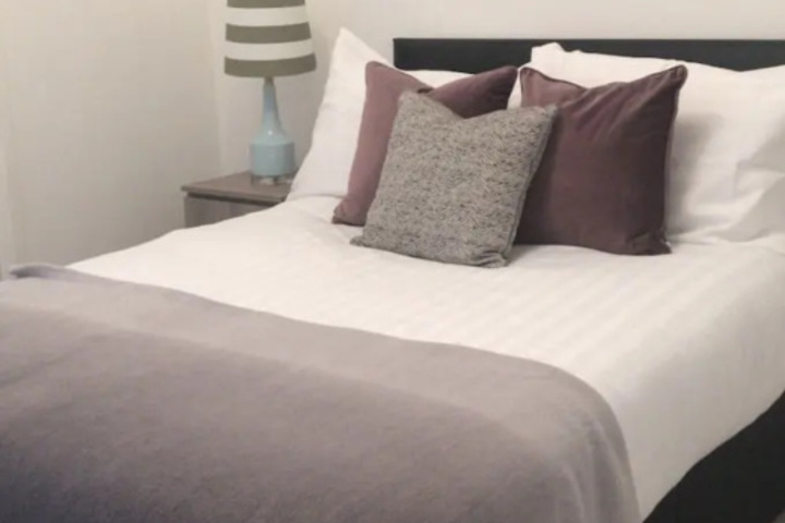 Room 4 of 33