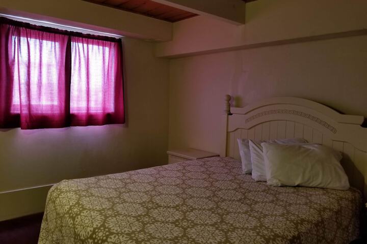 Room 21 of 120