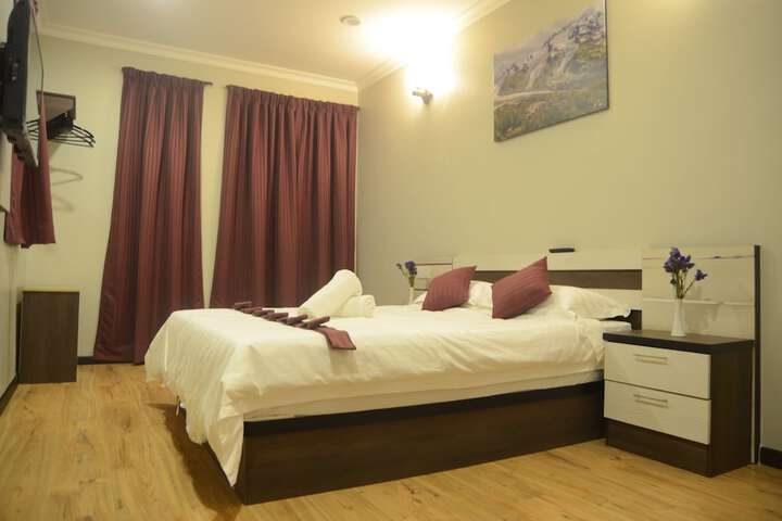 Room 3 of 33
