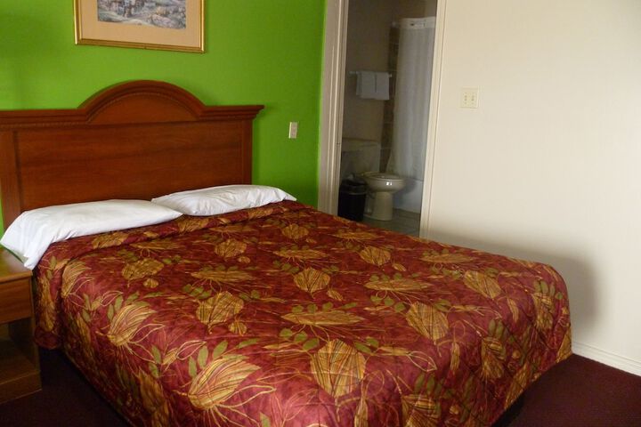 Room 12 of 33