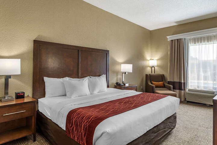 1 King Bed (9 of 19)