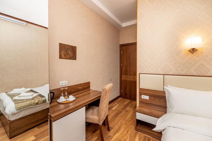 Room 27 of 52