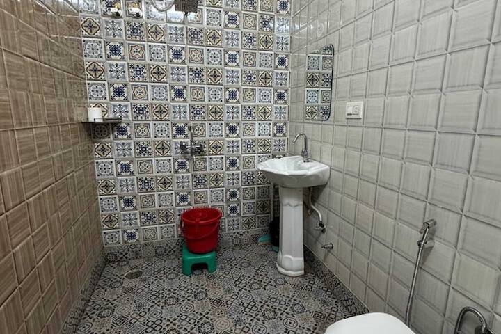 Room 8 of 13