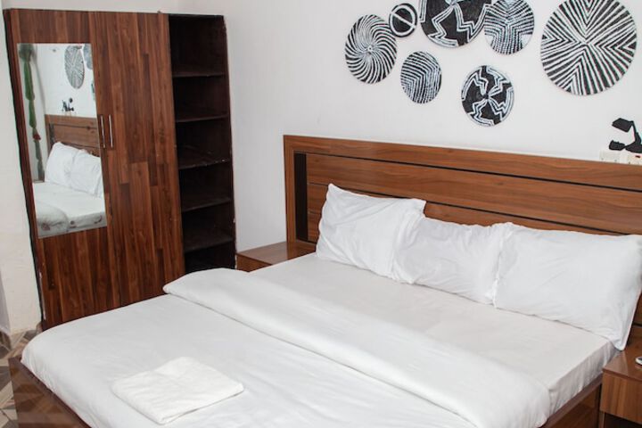 Room 6 of 23