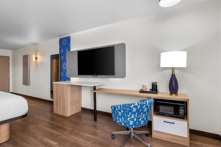 Room 11 of 42