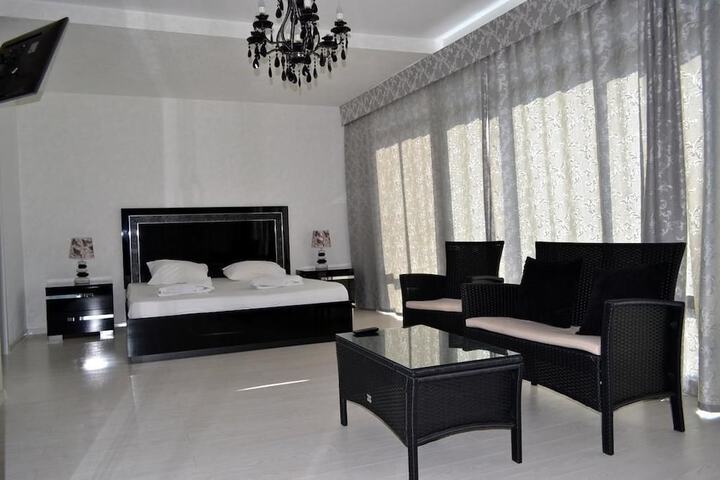 Room 7 of 19