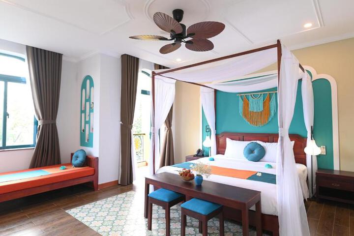 DeColore Villa Hoi An