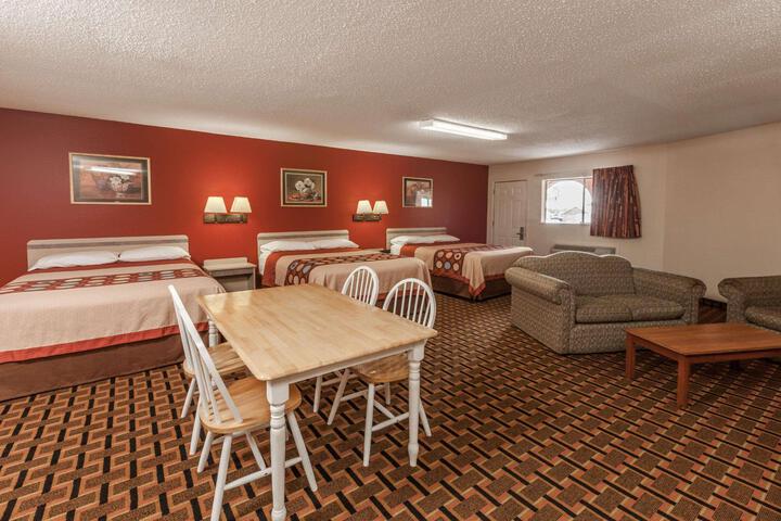 1 King Bed (5 of 11)