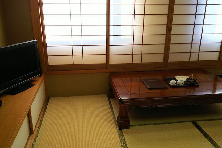 Room 11 of 80
