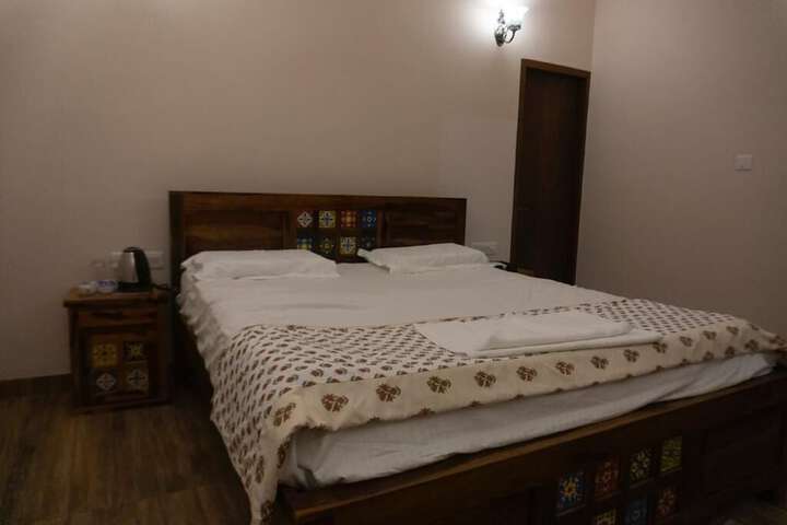 Room 12 of 22