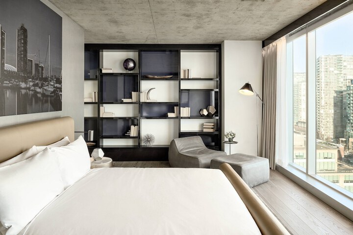 Room 21 of 103