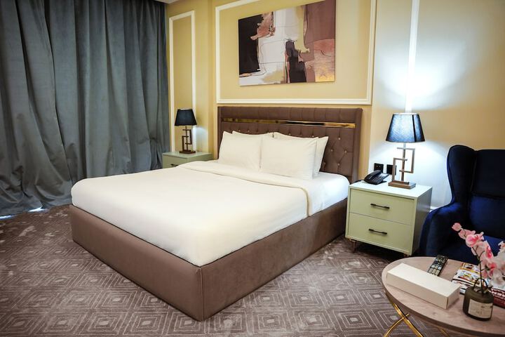 Room 14 of 30