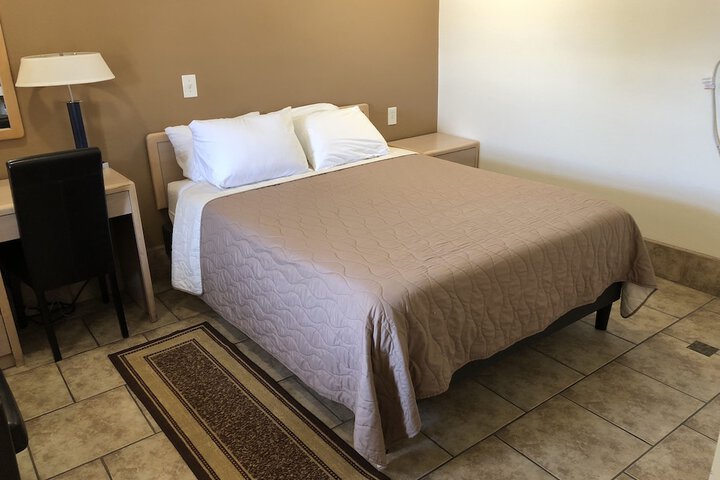 Superior Queen Bed (8 of 14)
