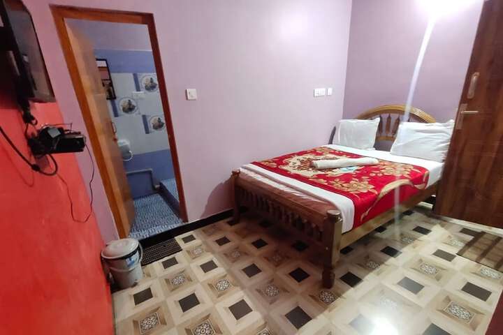 Room 4 of 16