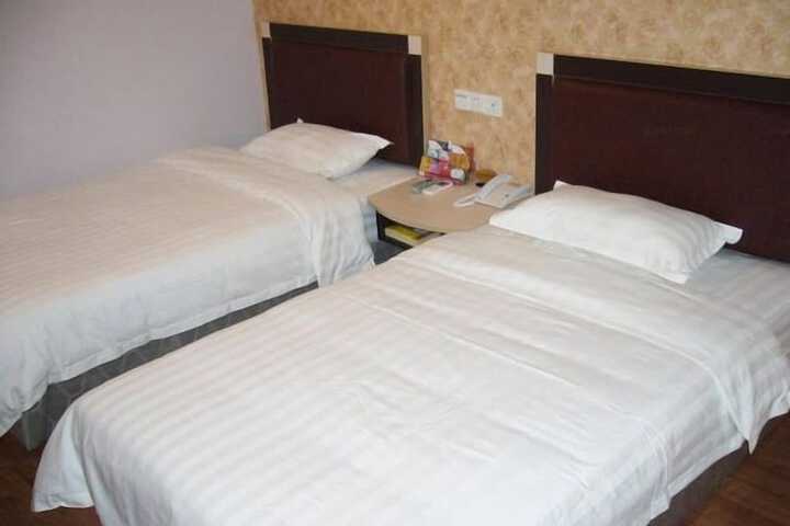 Room 16 of 18
